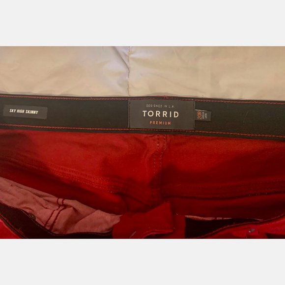 Torrid 20R Plus Sky High Skinny Jean - Red - Picture 4 of 4